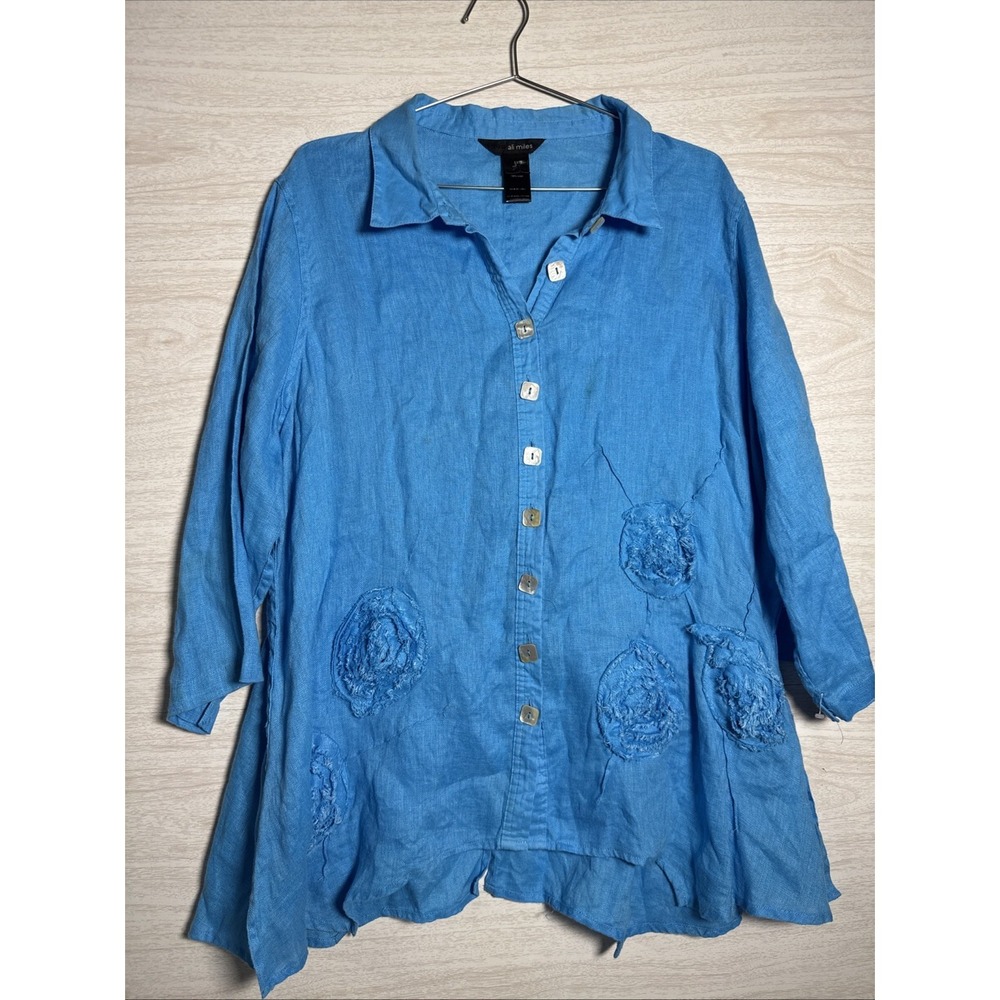 Ali Miles women's blue linen button-up tunic floral Embellishment Shell Buttons